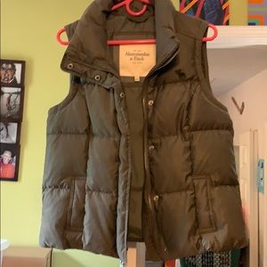 Large Abercrombie Fitch grey puffer vest